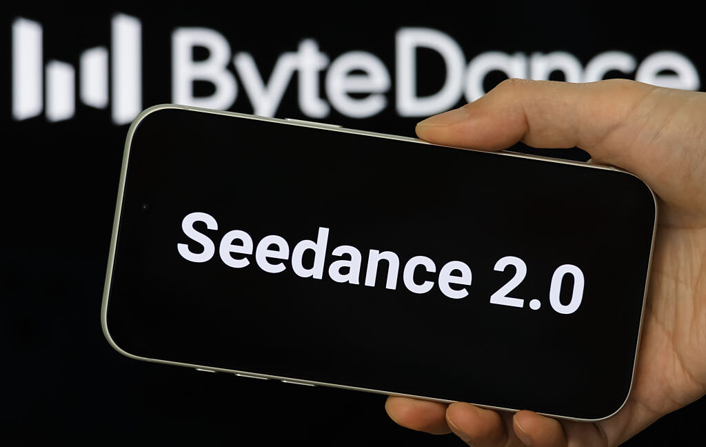 ByteDanceが緊急停止：Seedance 2.0がハリウッドスターをAI「切り貼り画」に変身させる