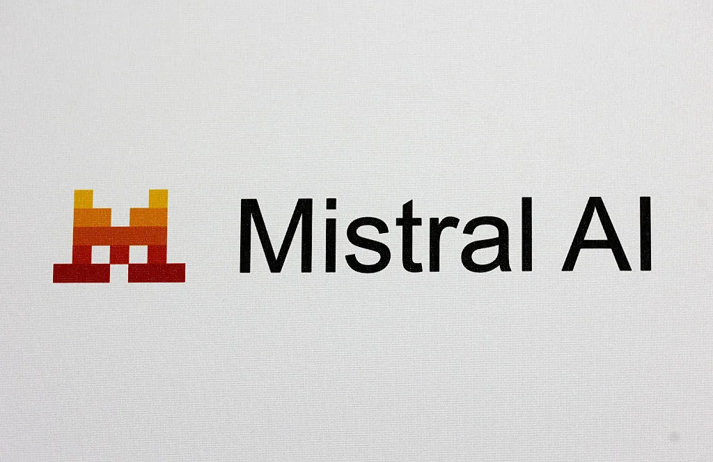 Mistral AI、8.3億ドルの債務調達でパリ近郊にデータセンター建設