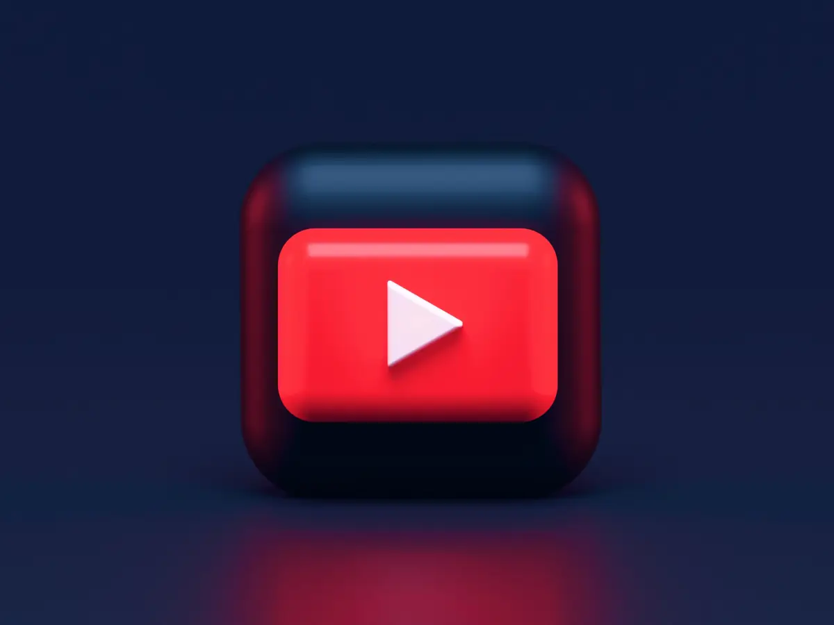 YouTube最新実験：対話型AIがスマートTVの大画面に登場