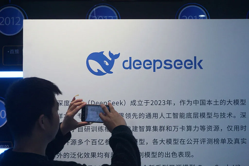 DeepSeekの新AIモデルが最先端レベルに接近