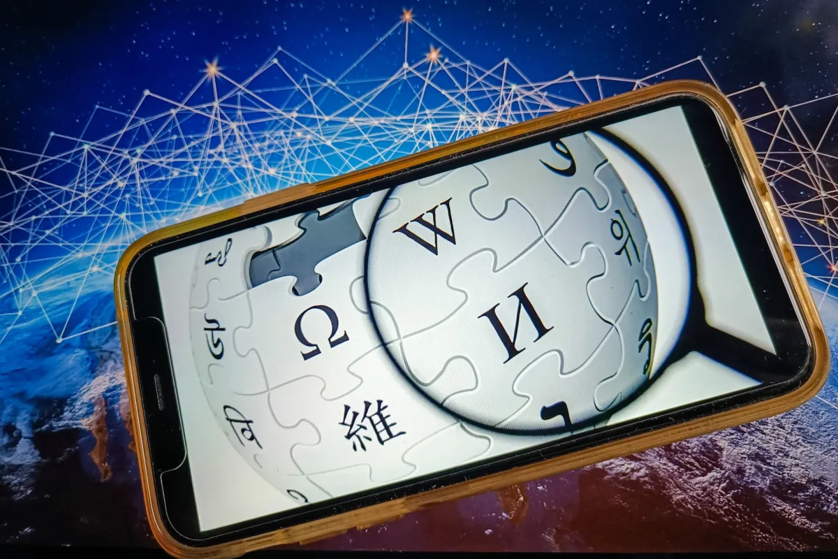 Wikipedia、AI執筆記事を厳しく取り締まり：コンテンツの真実性を守るための政策強化