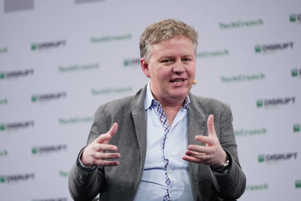 Cloudflare：AIが1100の職を奪うも、収入は過去最高を更新