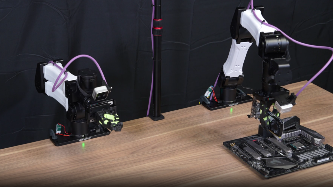 NVIDIAがAIコーディングエージェントでロボットにGPUの取り付けと結束バンドのカットを習得させた