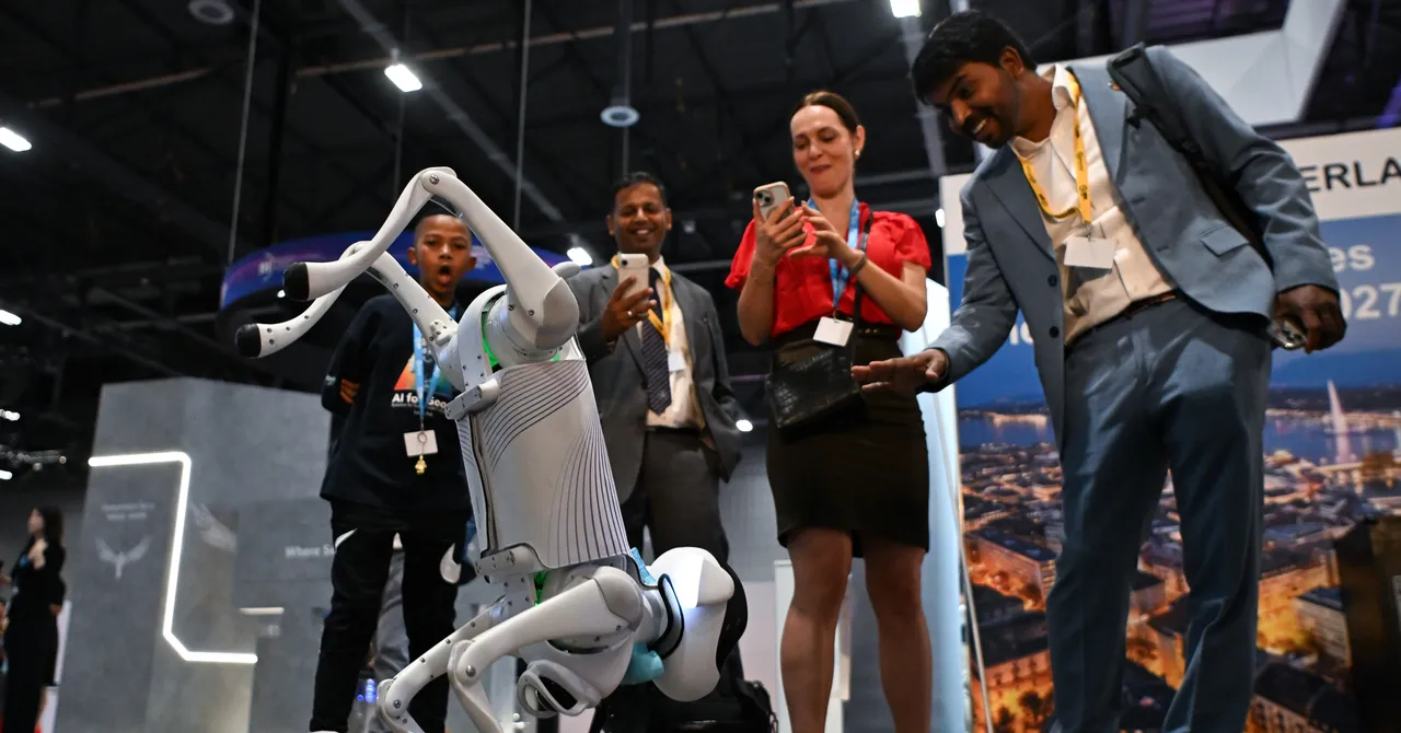 ロボット犬、テスラ、救援ヘリコプター：国連AI峰会の群像