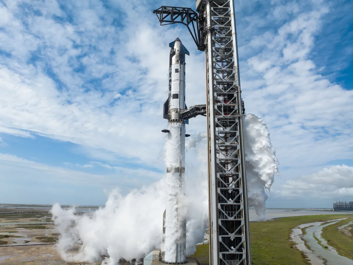 SpaceX株価がIPO発行価格135ドルに下落、スターシップ打ち上げが迫る