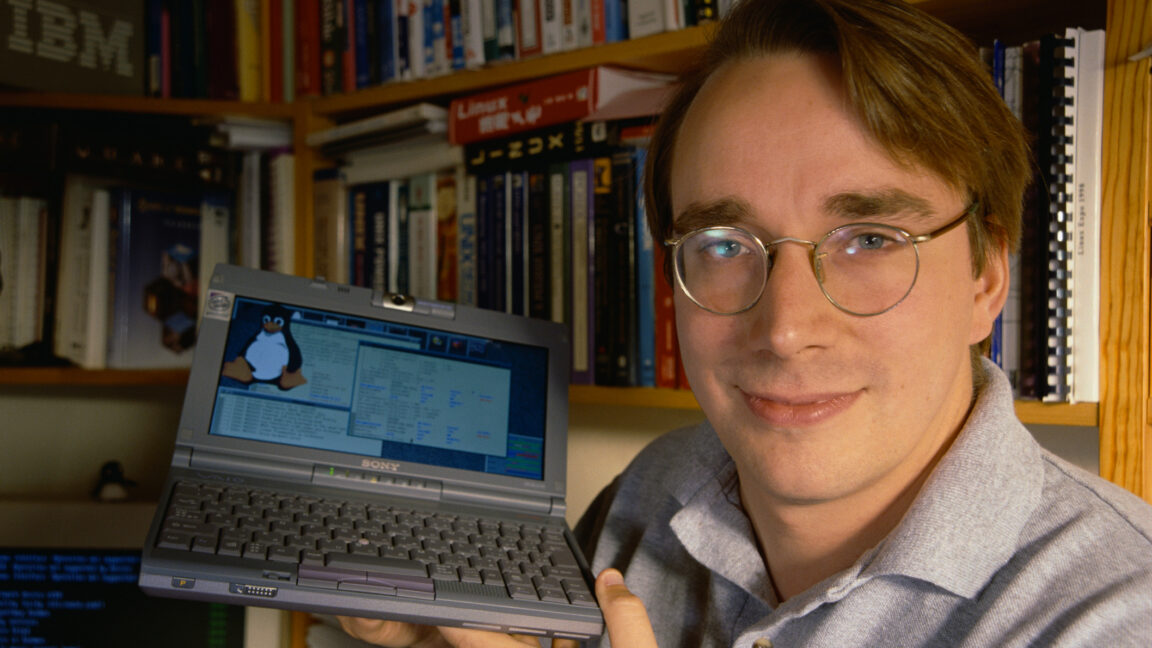 Linus Torvalds、AIコーディング批判者に反論：「受け入れられないならフォークするか去れ」