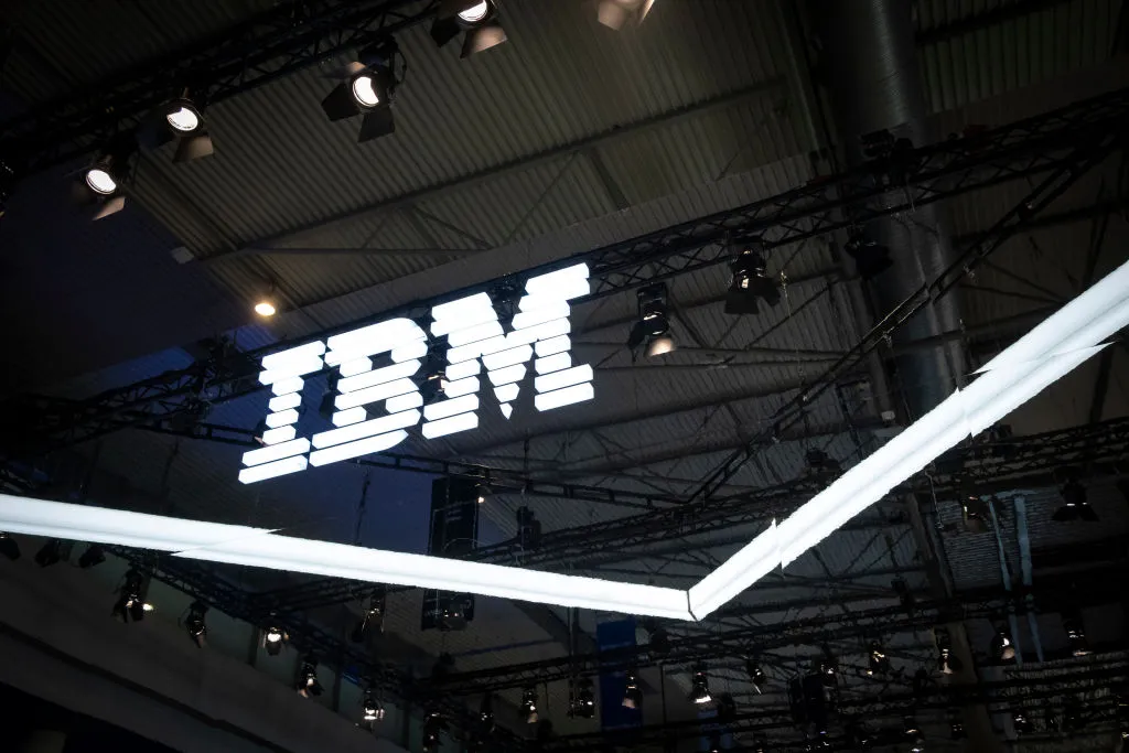 IBMとOpenAIが提携、数万人のコンサルタントをAI専門家へ転換
