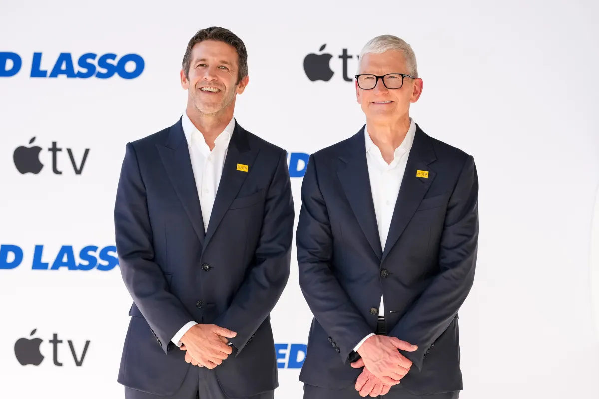 クック氏がCEO退任、アップルは「ターナス時代」へ