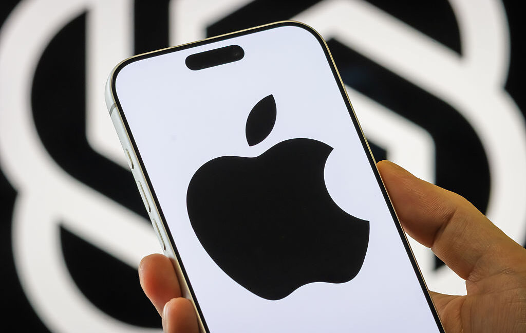 アップルは訴訟を回避、OpenAIはマスクと単独対決へ