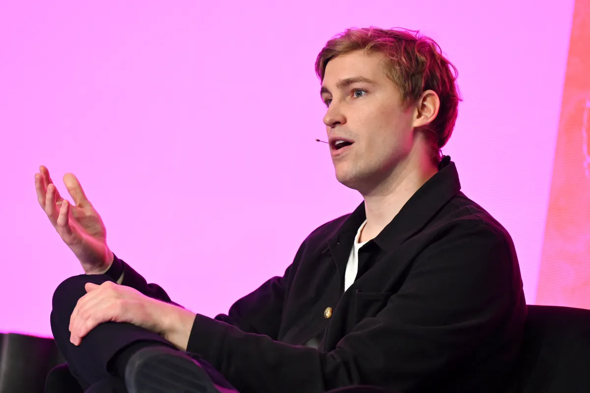 ElevenLabs CEO インタビュー：AI音声、評価額220億ドル——ユーザーへの告知は必要か？