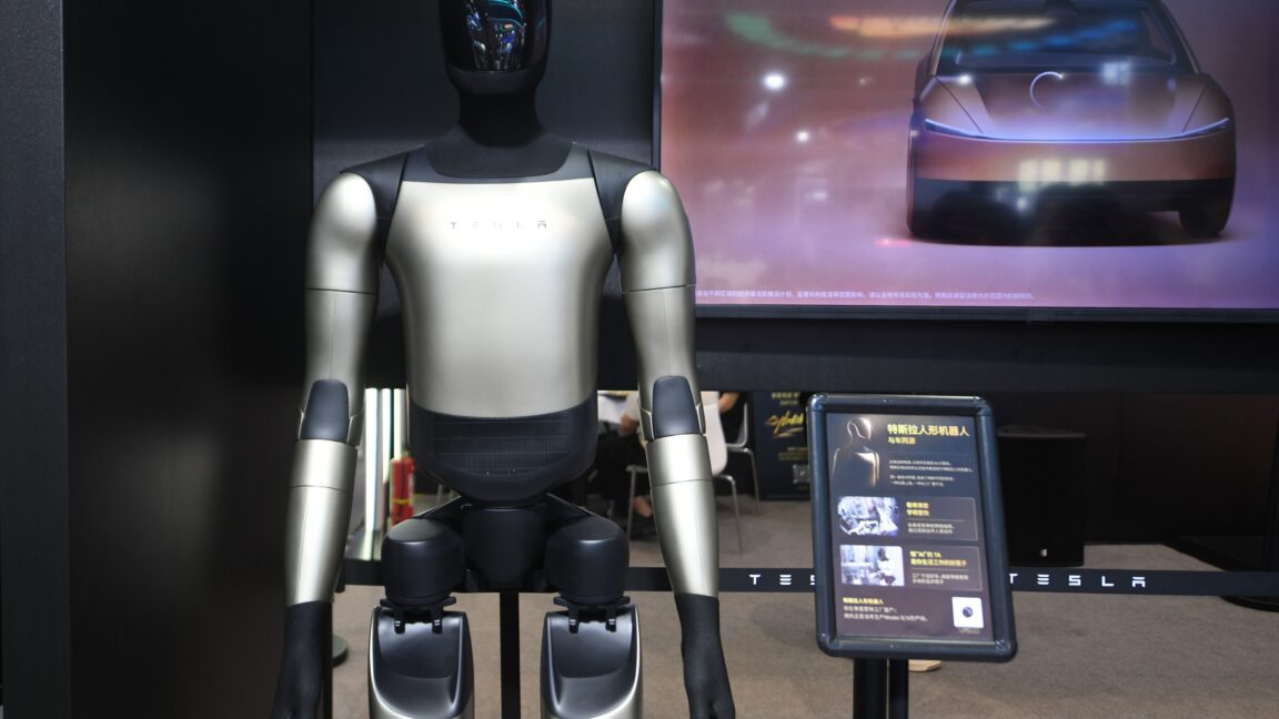 テスラ従業員、Optimusのトレーニング参加に抵抗感