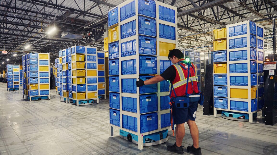アマゾンのロボット従業員が100万台突破、人間の従業員はどこへ向かうのか？