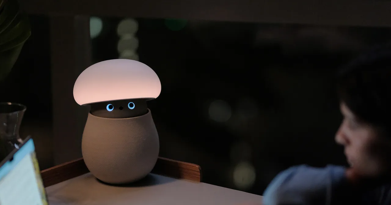 このキノコロボットは何もできないのに、あなたの家に住みたがっている