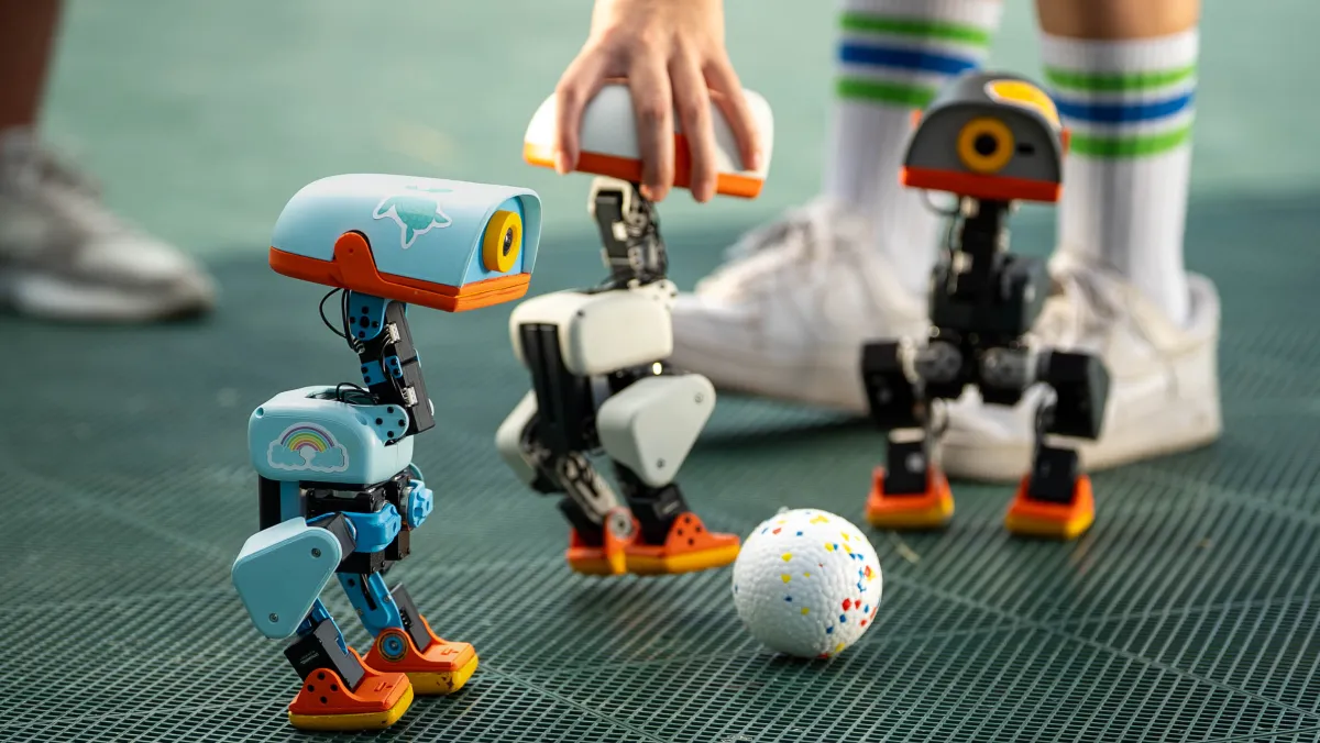 ファン・ジェンフン（黄仁勋）が火付け役になった「ロボットダック」、2万台完売でクリスマスの大ヒット商品に？