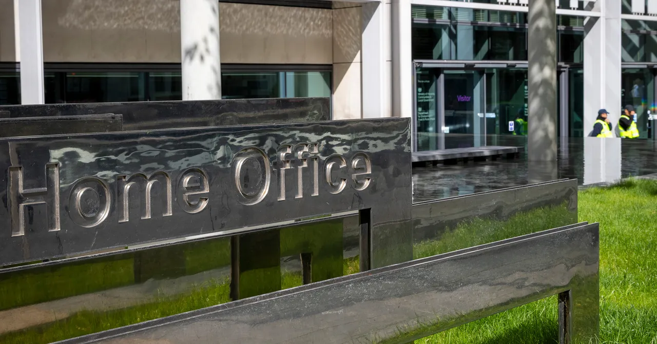 英国内務省がChatGPTで庇護申請を審査、調査の可能性に直面